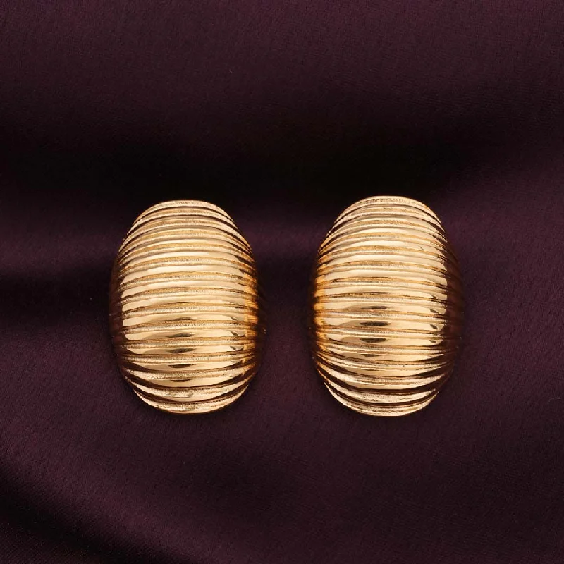 flower-shaped earrings for women-Elegant Golden Ribbed Oval Earrings