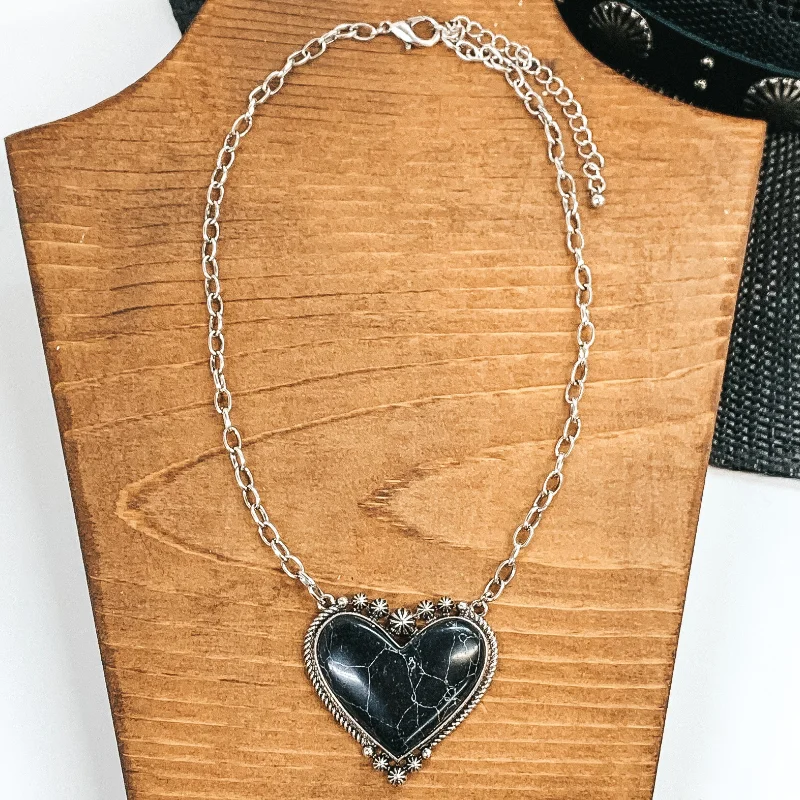 chain necklaces for women-Silver Chain Necklace with Stone Heart Pendant in Black