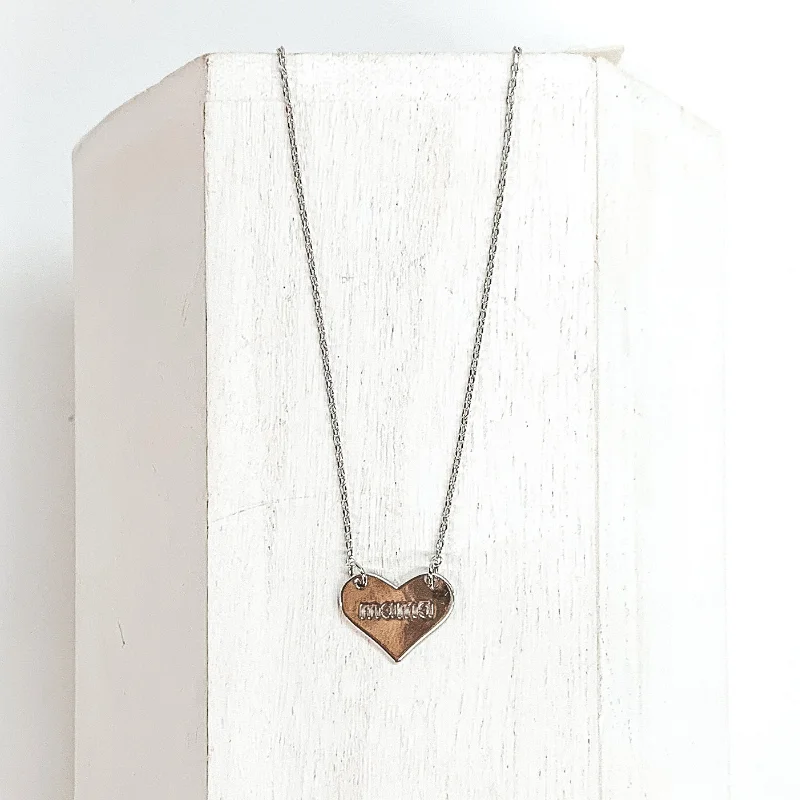 diamond pendants for women-Dainty Chain Necklace with "mama" Heart Pendant in Silver