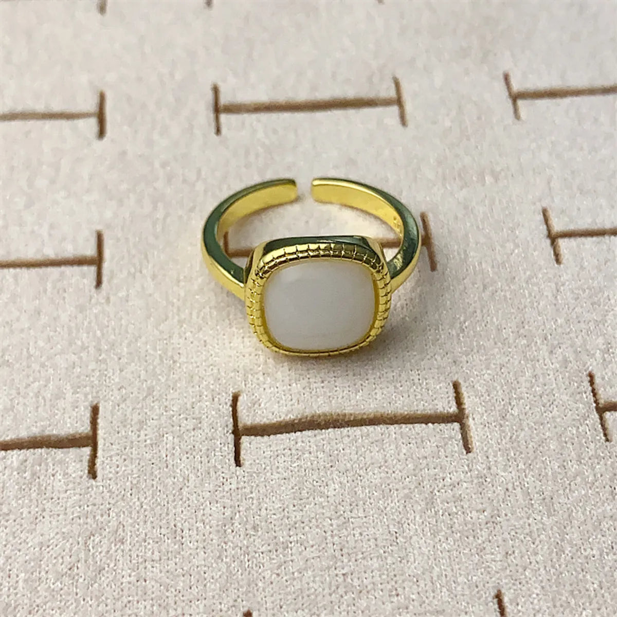 Jz0065 Cube Sugar White Jade Gold Ring