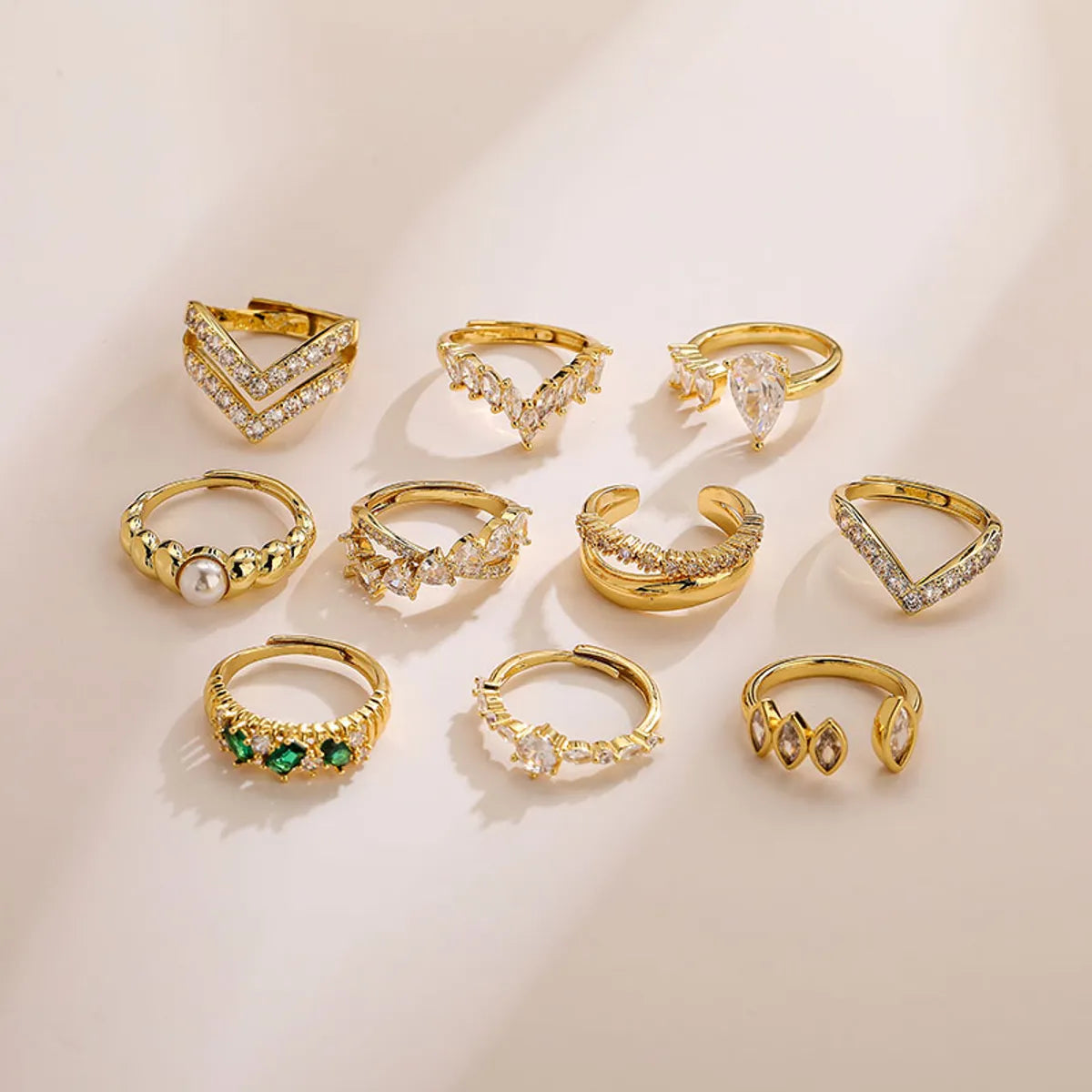 oversized rings for women-Elegant Luxurious Shiny V Shape Copper Plating Inlay Zircon 18k Gold Plated Open Rings