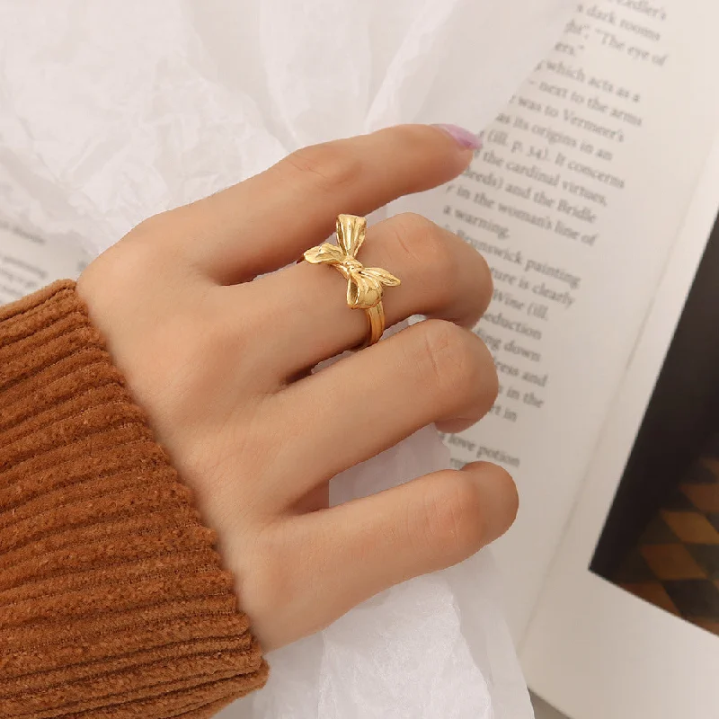 A304 Gold Bow Ring