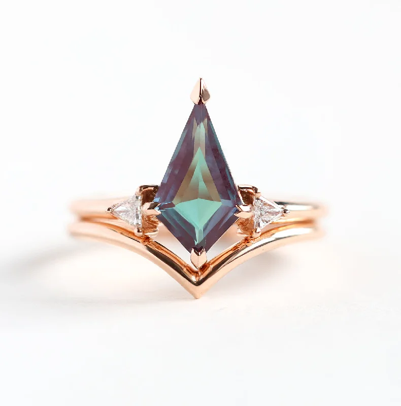 round cut engagement rings for women-Kite Alexandrite Ring Set With Chevron Band. Three Stone Engagement Ring Set